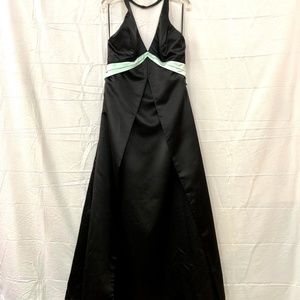 Black formal prom halter V neck dress